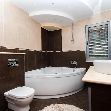 Luxury Marija, Makarská